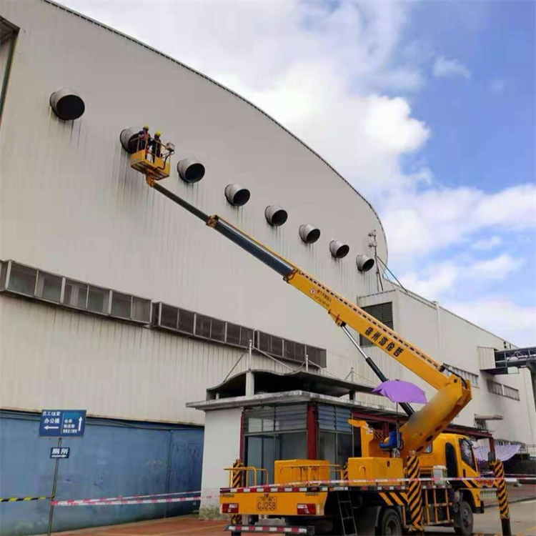 河南高空作业车出租服务：专业广告牌安装解决方案